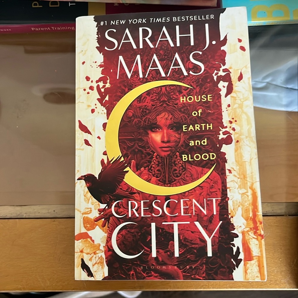 Crescent City: House of Earth and Blood